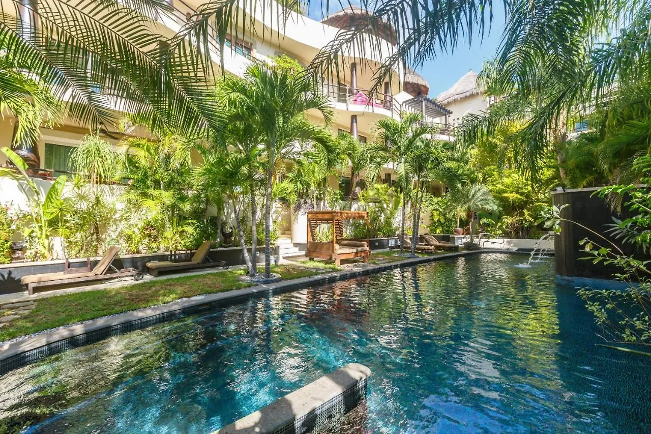 El Taj Oceanfront And Beachside Condo Hotel Playa del Carmen