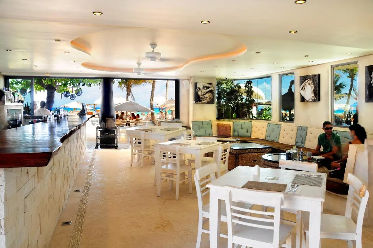 El Taj Oceanfront And Beachside Condo Hotel Playa del Carmen 4*,