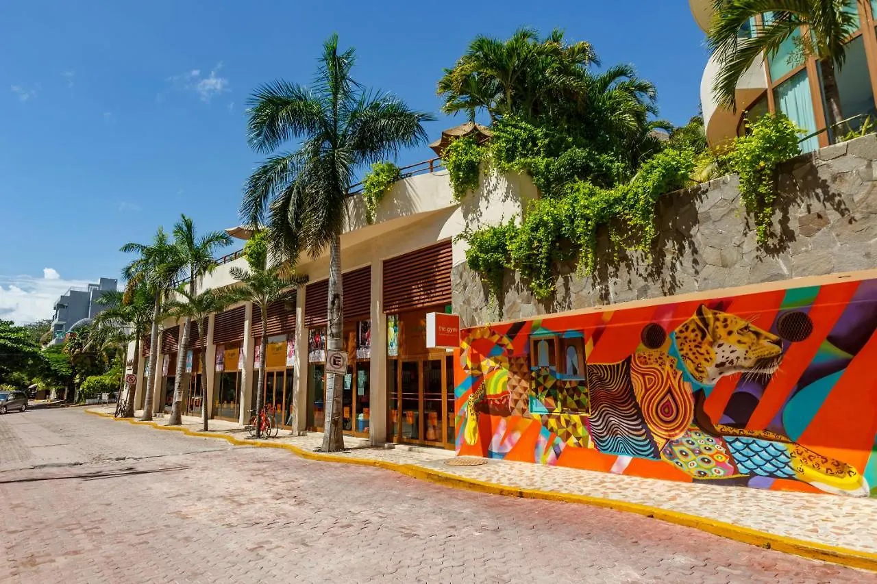 El Taj Oceanfront And Beachside Condo Hotel Playa del Carmen 4*,