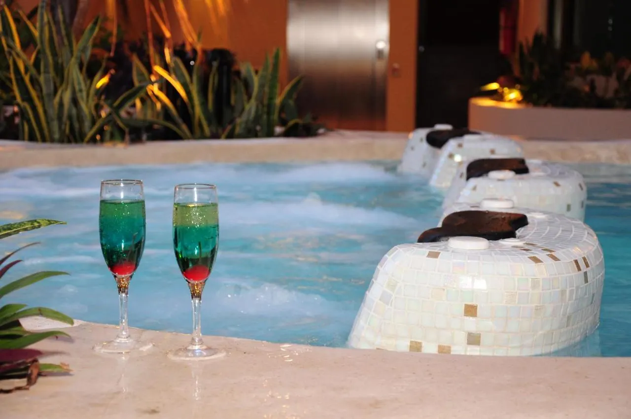 El Taj Oceanfront And Beachside Condo Hotel Playa del Carmen