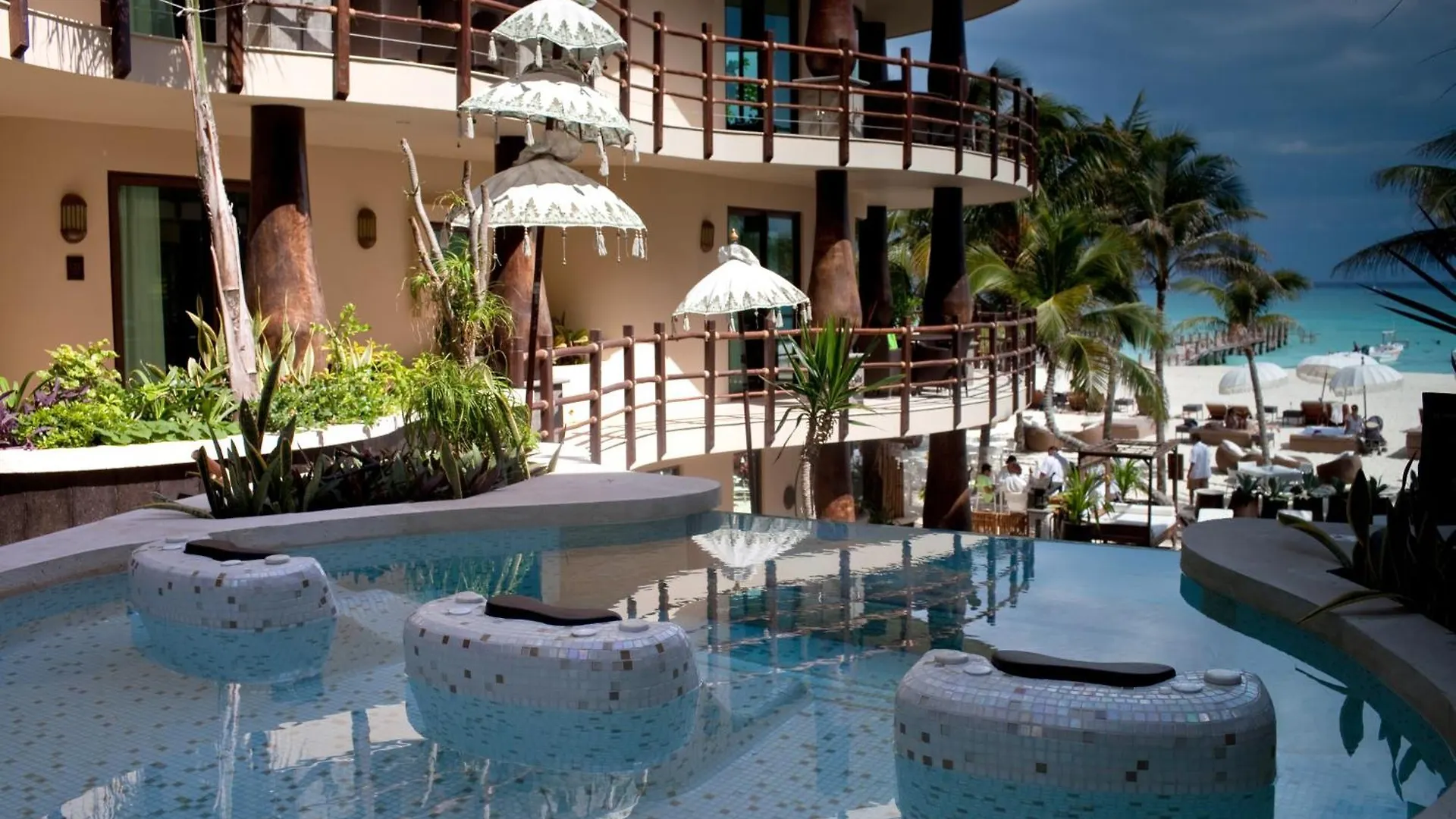 פלאייה דל כרמן El Taj Oceanfront And Beachside Condo Hotel
