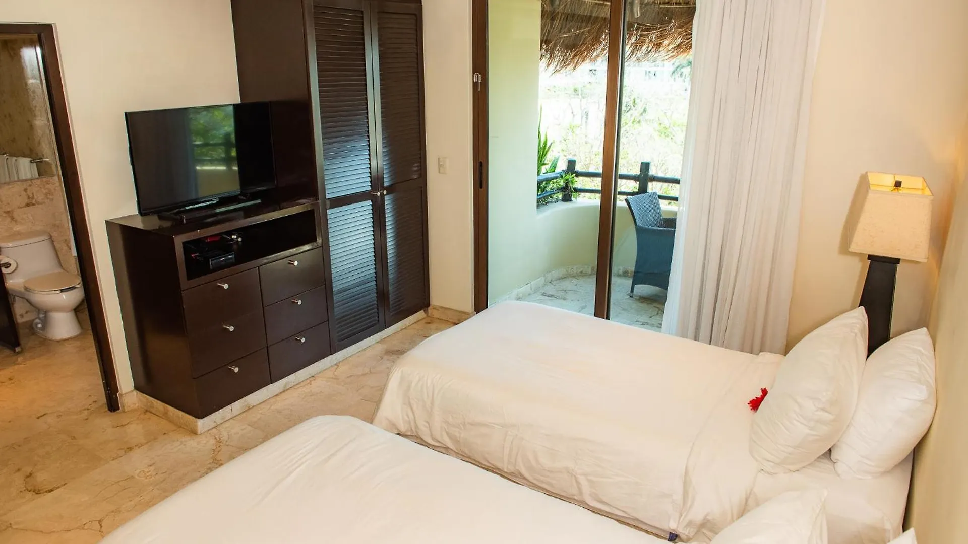 פלאייה דל כרמן El Taj Oceanfront And Beachside Condo Hotel 4*, פלאייה דל כרמן מקסיקו